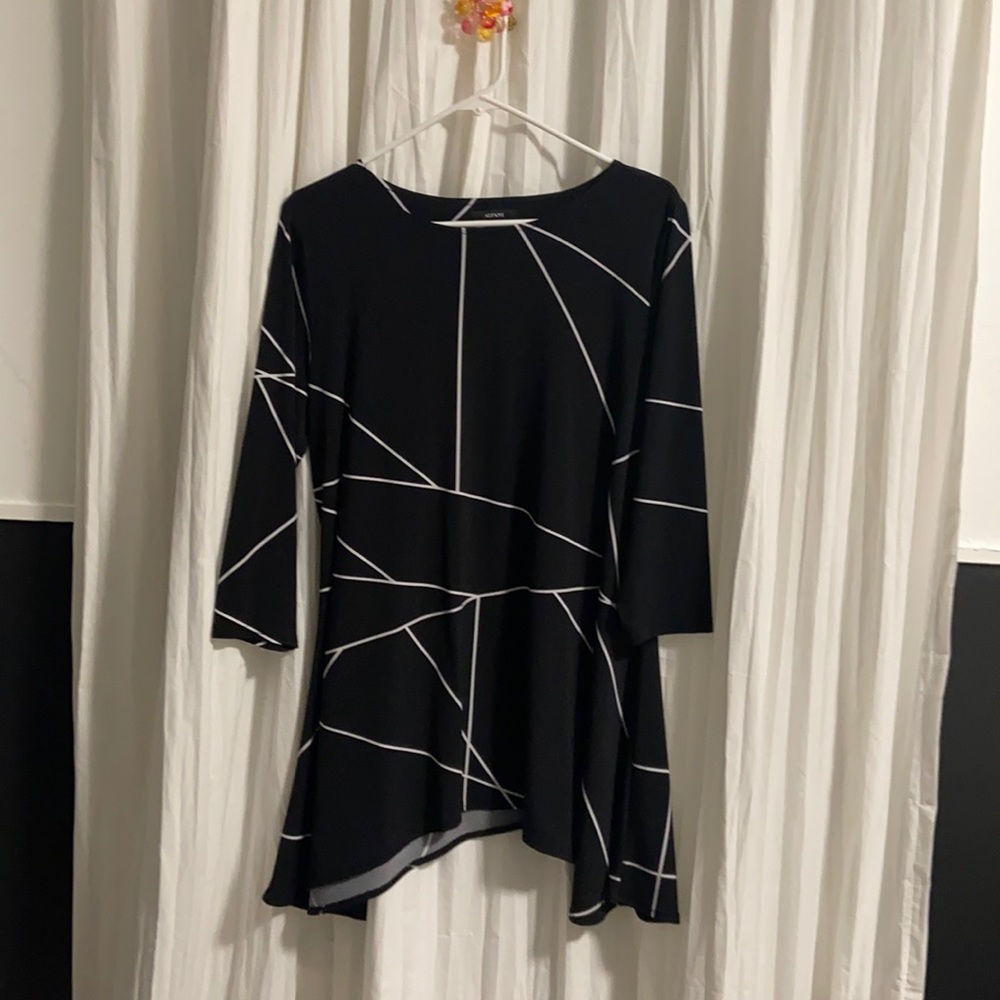 Alfani black and white top